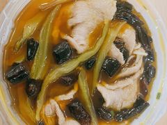 特色酸菜肉片米线-巴鑫田姐米线(巴南万达店)