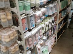 -名创优品(北京新中关购物中心地铁层店)