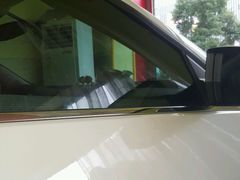 天衣无缝，通透又隔热~迈锐宝侧挡贴魅力，前挡恒色。对面看完电影正好回来拿车^_^-NKD王者铠甲隐形车衣AX改色膜(徐汇授权店)