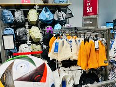 -百年港湾奥特莱斯(香炉礁店)