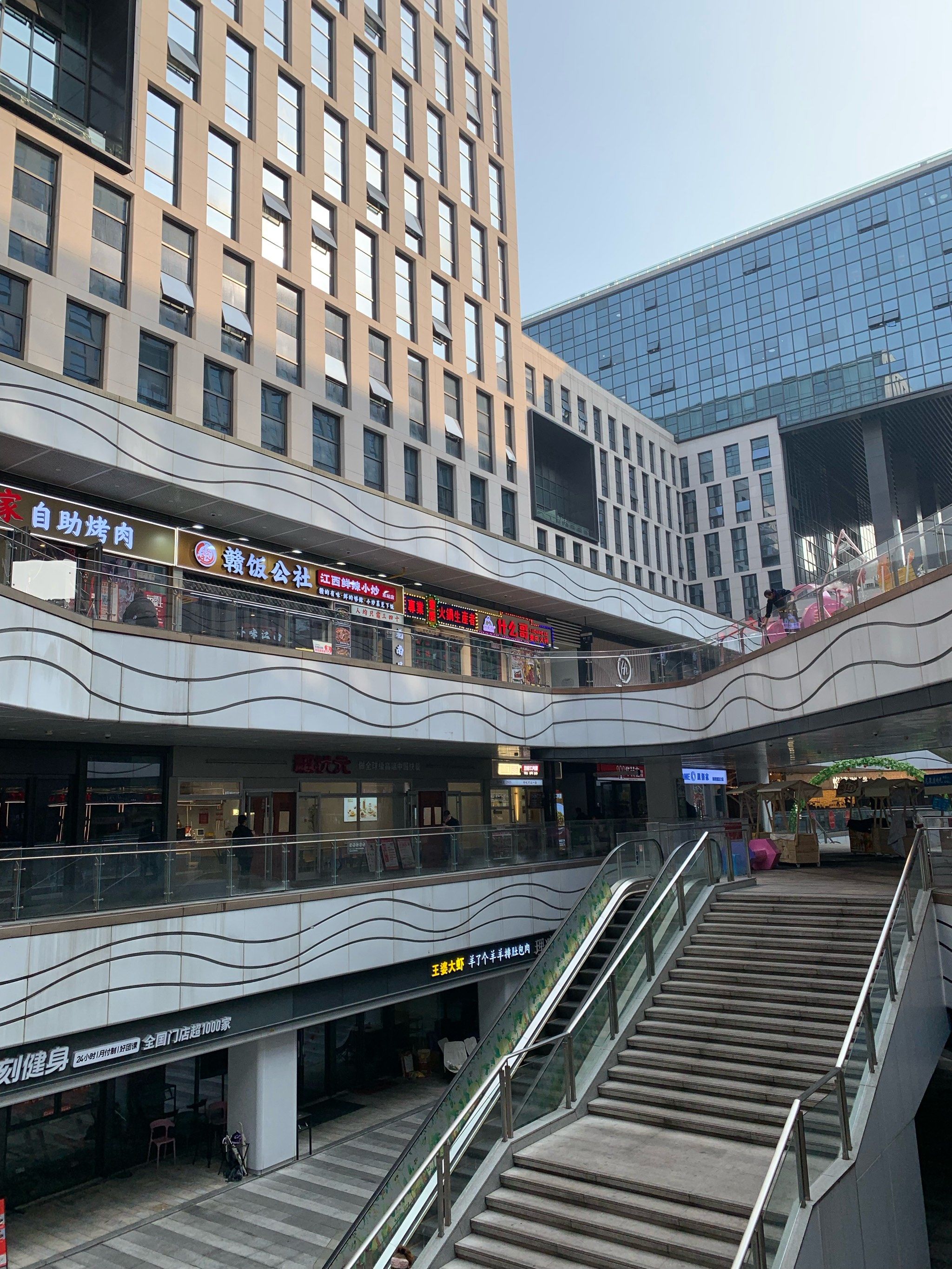 东站这个商场的人气好像没那么好了
