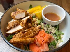 芒果鸡肉牛油果色拉-Wagas沃歌斯(尚街店)