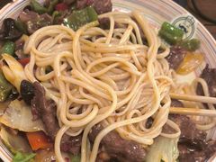 -歹歹的加个面过油肉拌面