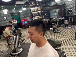 -海文先生国潮烫染男士理发馆