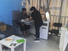 -提一眼镜·蔡司·依视路(小寨店)