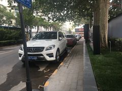 -翠微牡丹园停车场