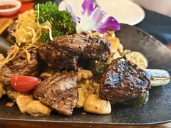 德式土匪牛肉串配扒蘑菇煎土豆-申德勒加油站西餐厅Schindlers Tankstelle(上海外滩店)