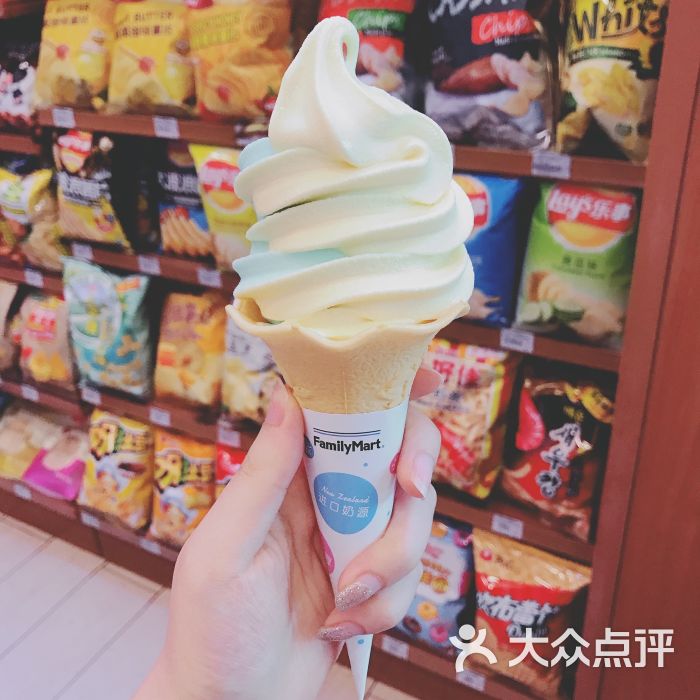 全家便利店(中山北路店)海盐香草双色冰激凌甜筒图片 - 第31张