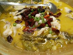 酸菜鱼-俏湘厨•地道湘菜(建华南路店)