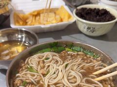 -正宗杨记普洱酸醋米线(总店)