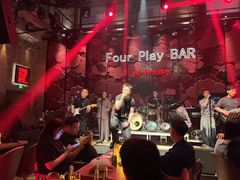 -FOUR PLAY BAR