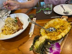 -Chom Cafe and Restaurant