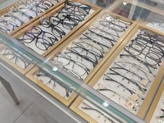 -美式眼镜·授权蔡司.依视路.尼康.豪雅.明月(人民广场店)