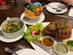 -Chom Cafe and Restaurant