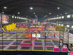 -嘿哟动霸CHUA·新潮玩运动娱乐中心·蹦床滑冰团建乐园
