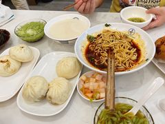-李与白包子铺(桐梓林店)