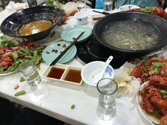 -虾弄弄海派小龙虾·牛羊蝎子火锅