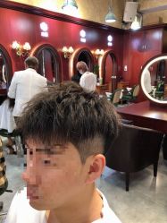 -十六番发型师事务所