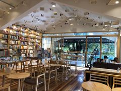 -猫的天空之城概念书店(束河店)