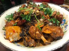大公鸡榛蘑土豆-那家老院子东北菜·饺子·小鸡炖蘑菇(艳华街店)
