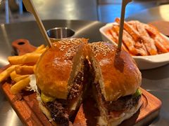 -三勾JJJ Burger&Coffee(梅溪湖店)