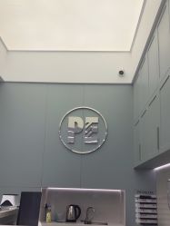 -PE SALON