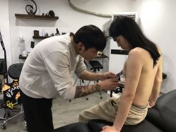 -龙之吻专业刺青·手工耳洞·纹身去色