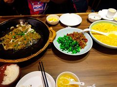 -阿瓦山寨·湘菜现炒·剁椒鱼头王(咸阳总店)