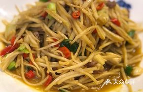Taro Shreds Stir-Fried with Beef
