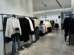 -URBAN REVIVO(上海中庚漫游城店)