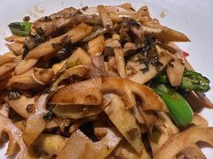 雪菜辣椒炒春笋-老阿爸鲜鱼土菜(昆山花桥店)