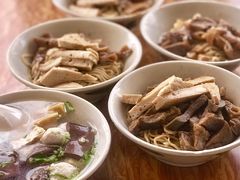 -松树干拌面店
