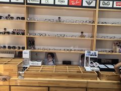 -豪门视光·星趣控·蔡司依视路眼镜代理商(中央大街店)