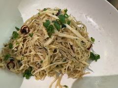 香葱拌笋衣-小大董·烤鸭(王府井apm店)