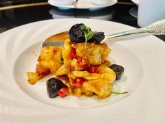 黑蒜大千虾球-北京四季酒店·采逸轩