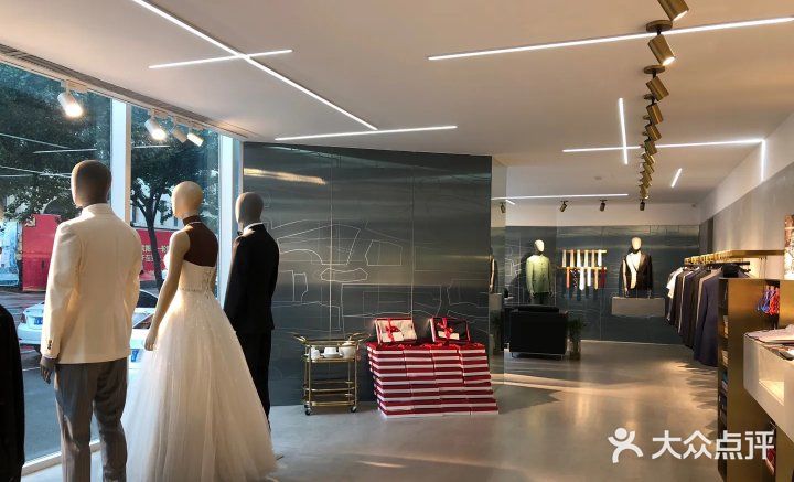 丰雷定制一家开在专业定制西服的服装店位置十三纬