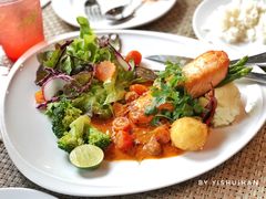 -Chom Cafe and Restaurant