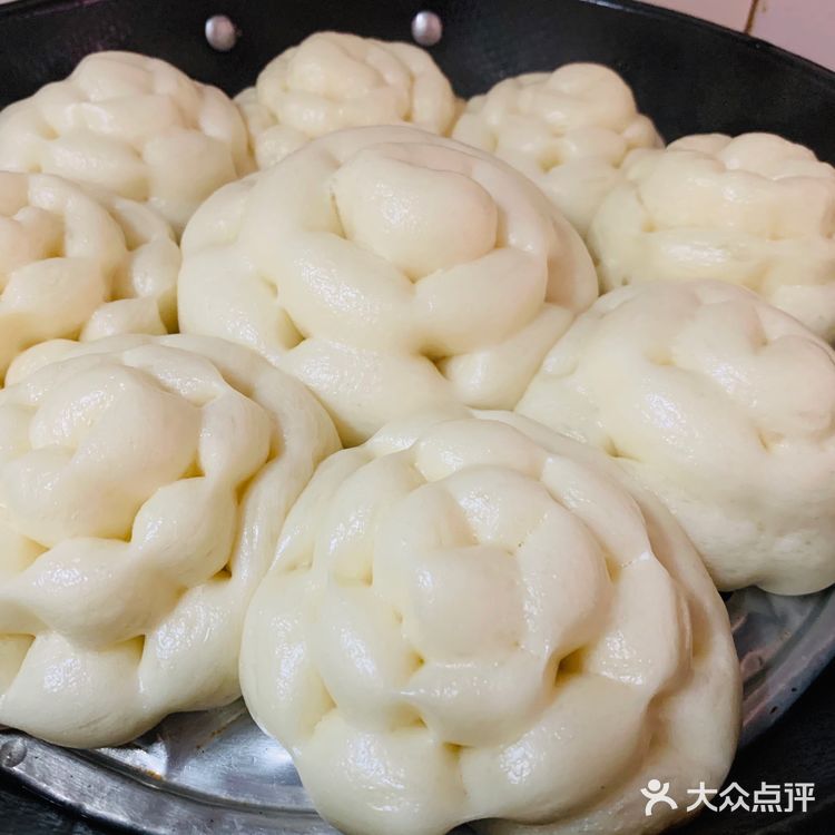 😘晴儿花式馒头[亲亲]