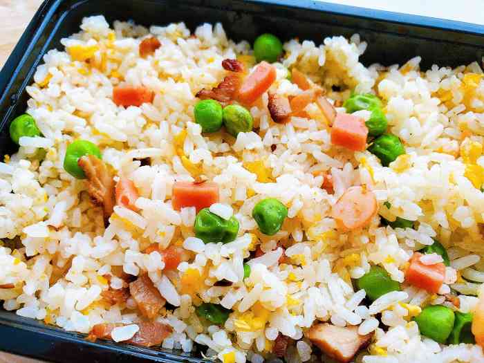 我家厨娘(兴业路店)-"点的他家的外卖,扬州炒饭和酸辣土豆丝,送.