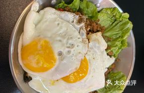 Thai-style Pork Minced with Spicy Basil