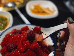 杨梅冰汤团-麻辣英雄重庆火锅(常平店)