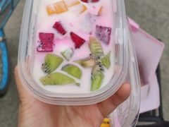 招牌淡酸奶水果捞-壹心榴莲千层蛋糕甜品店
