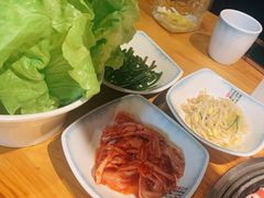 韩式辣白菜-唯成•韩国炭火烤肉 유성고기