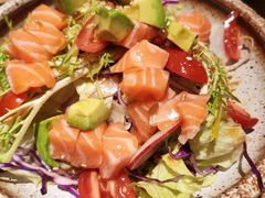 三文鱼牛油果沙拉-初居食屋日式料理(万象城购物中心店)