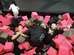 -嘿哟动霸CHUA·新潮玩运动娱乐中心·蹦床滑冰团建乐园