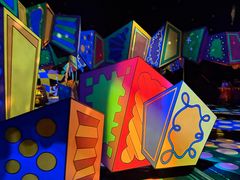 -小镇影院迪士尼小熊Duffy与他的朋友合影地