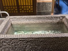 -帅巴人舅母子腊蹄民俗村