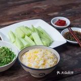 在大学食堂中晚餐也要吃好！