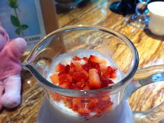 鲜草莓奶霜-蝴蝶汇音乐酒馆(罗湖店)