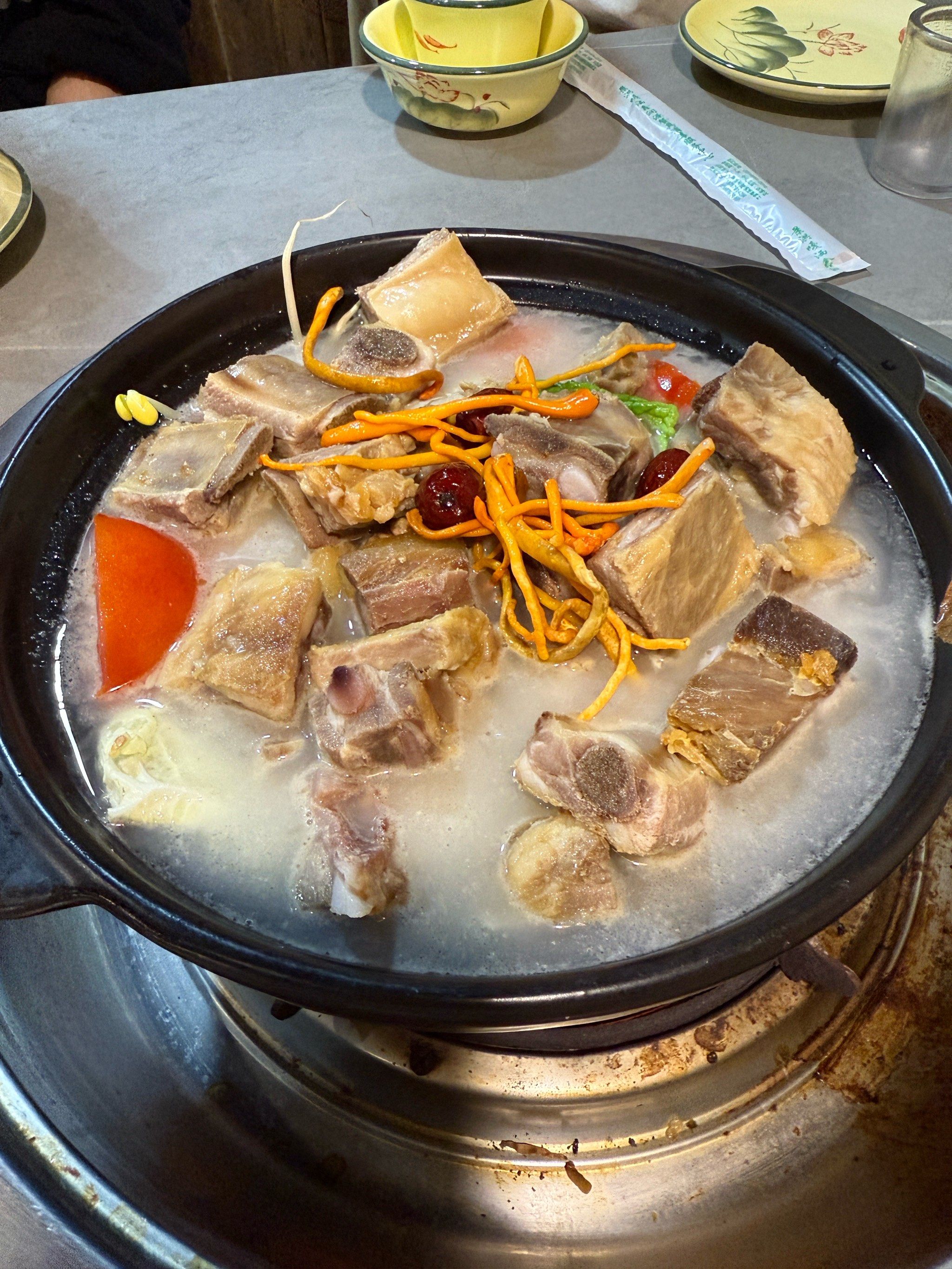 香飘四溢的腊排骨火锅🍲好好吃